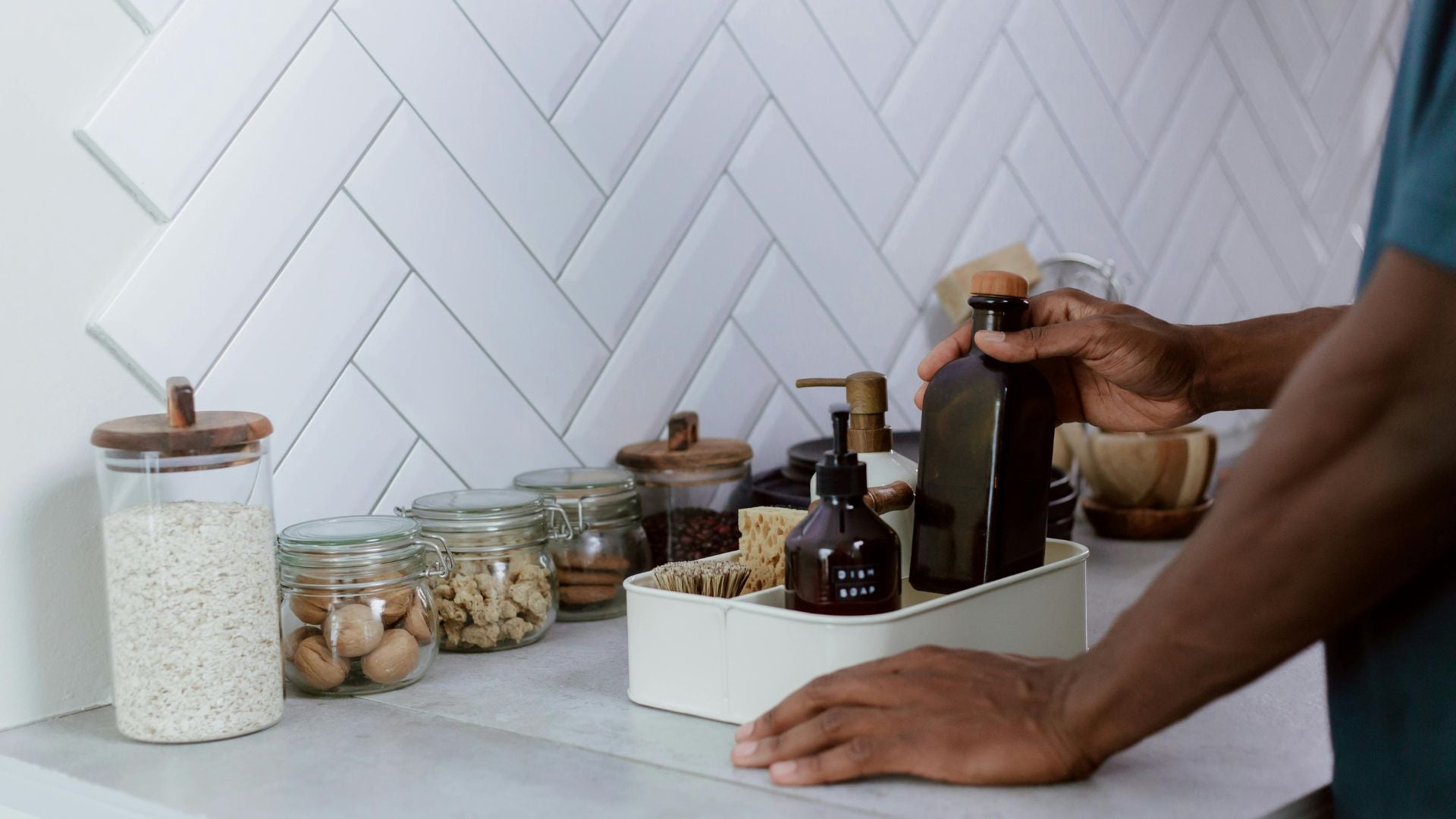 Natural bath essentials including reusable cotton rounds, soap bars, and scrub brushes—zero waste self-care products that complement ecoHiny’s sustainable lifestyle